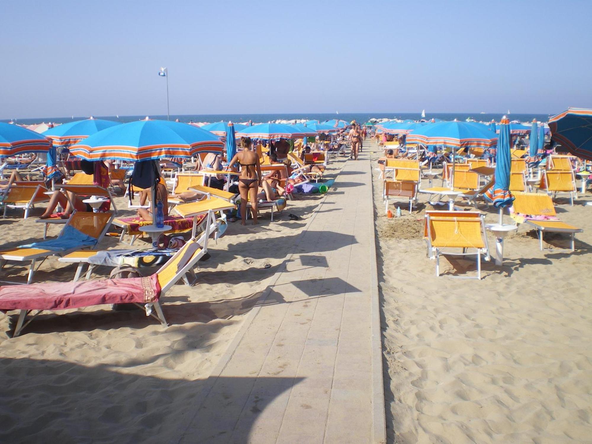 Hotel Des Bains Cattolica Exterior photo