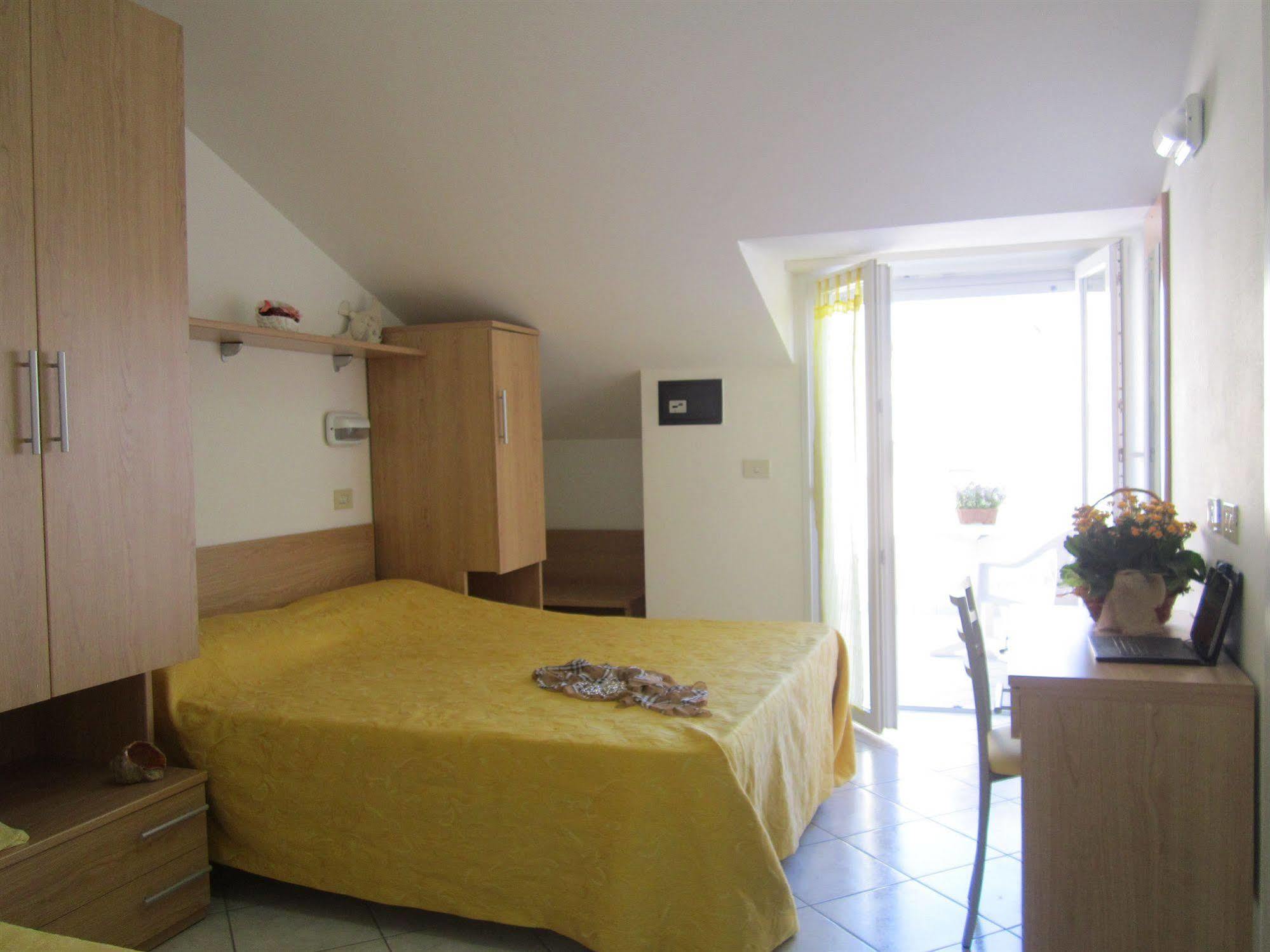 Hotel Des Bains Cattolica Exterior photo
